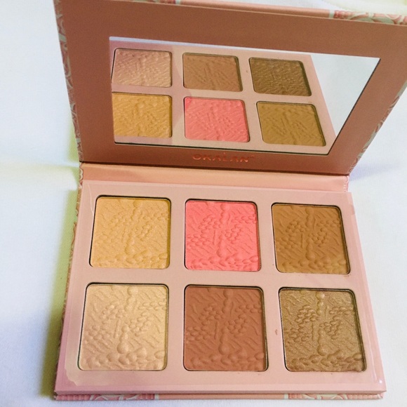 Other - Highlight- Bronzing Palette